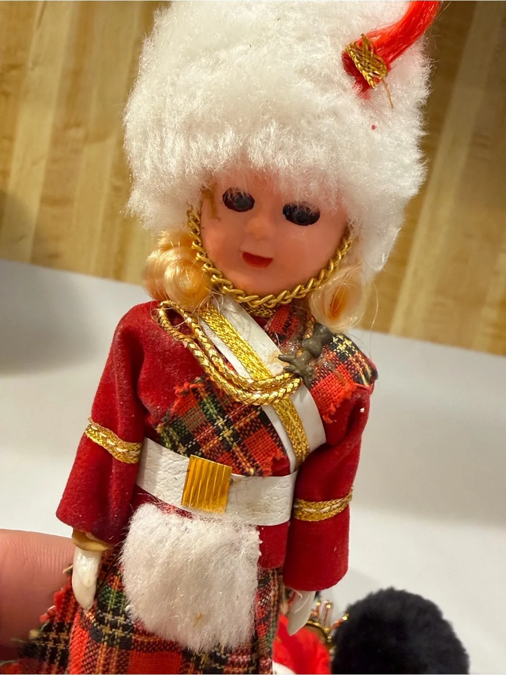 Vintage Toy Soldier Souvenir England Royal Guards Dolls Eyes Close Set 4